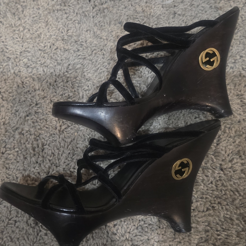 New Vintage GUCCI Black Strappy Wedge Sandals with GG Logo SIZE 8